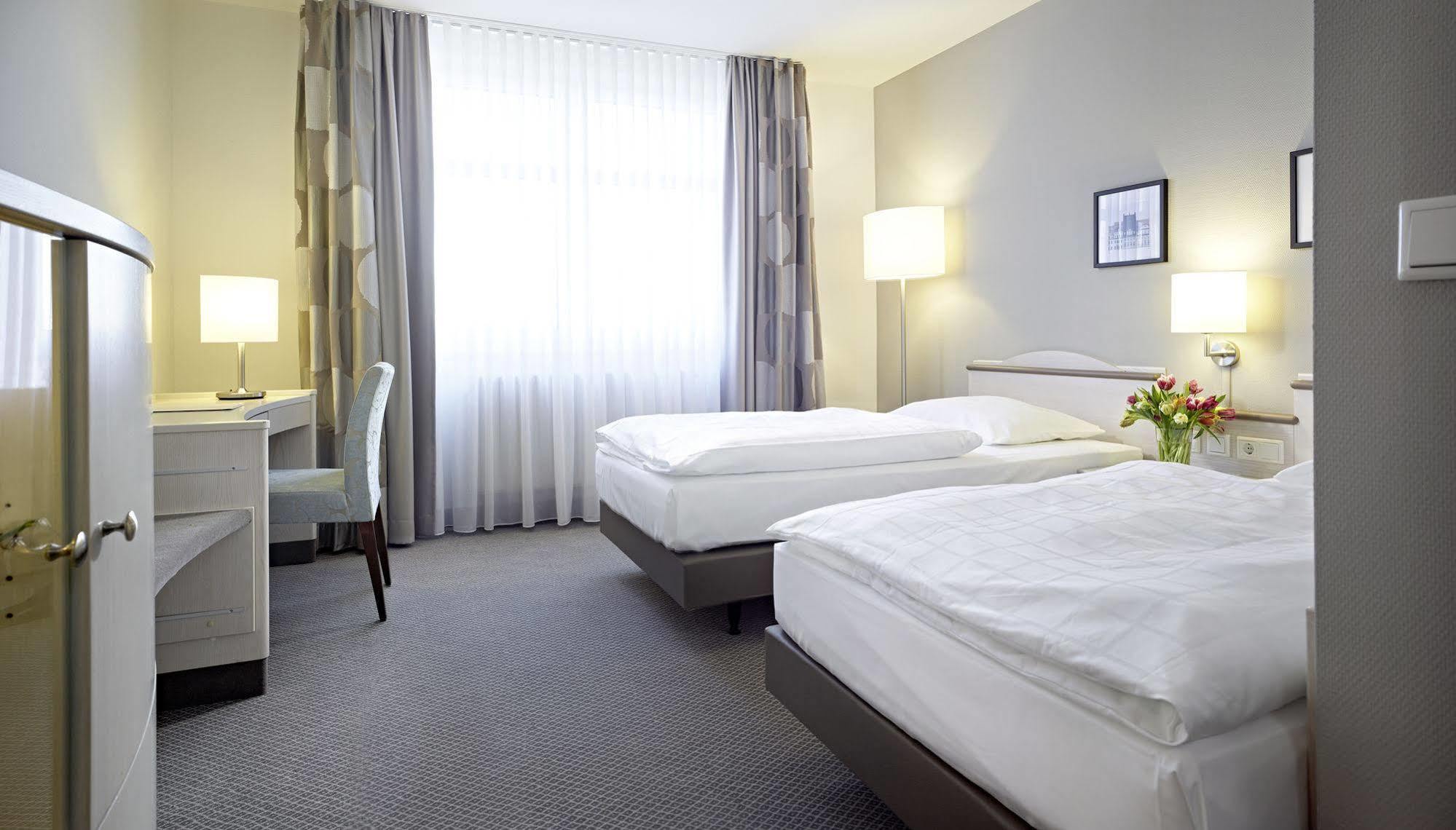 Sachsenpark-Hotel ไลป์ซิก ภายนอก รูปภาพ